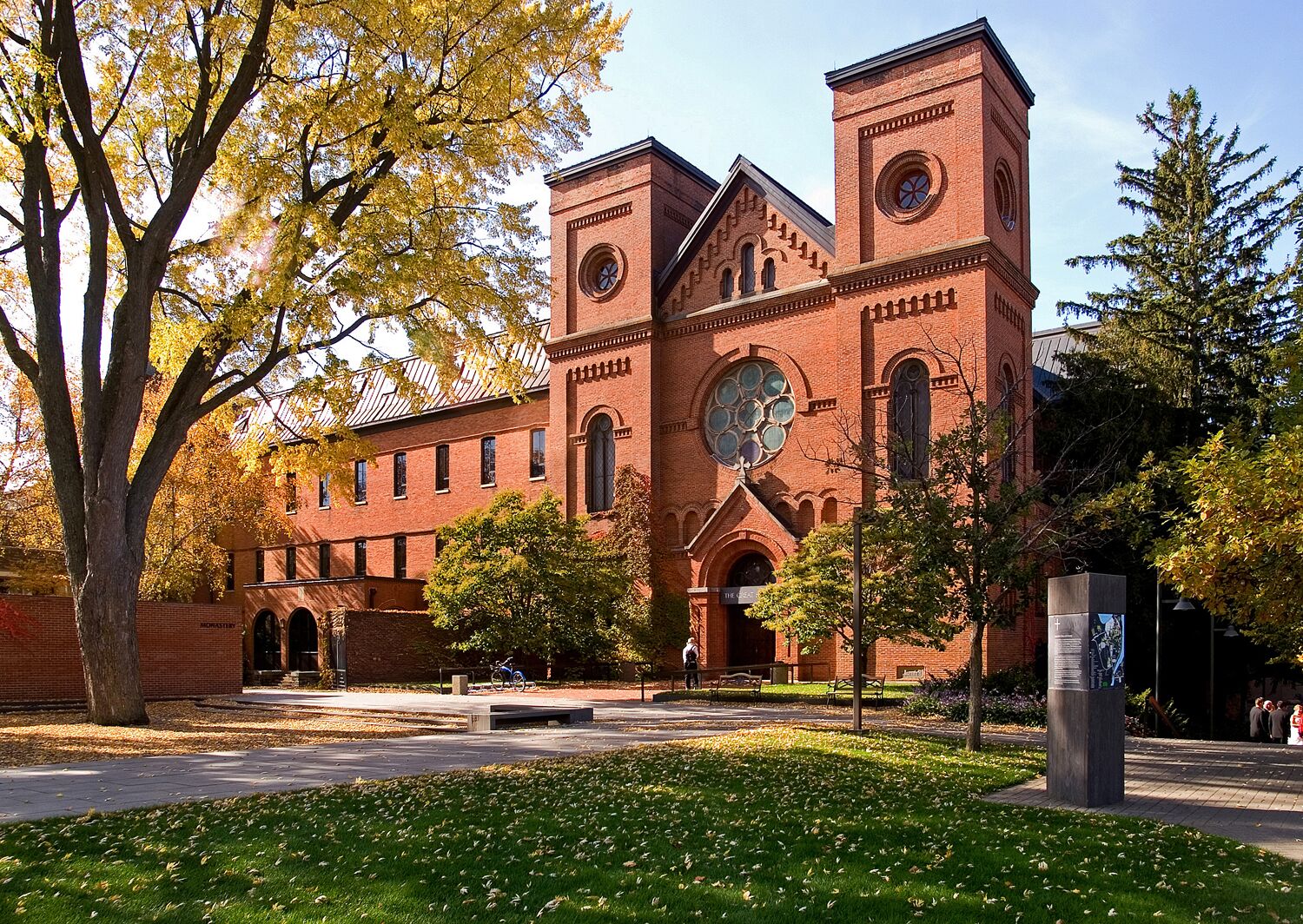 St j. St. John's University. St Johns University USA. St John\'s University - New York. 1953-1968: Аббатство св. Иоанна, Колледжвилл, Миннесота.