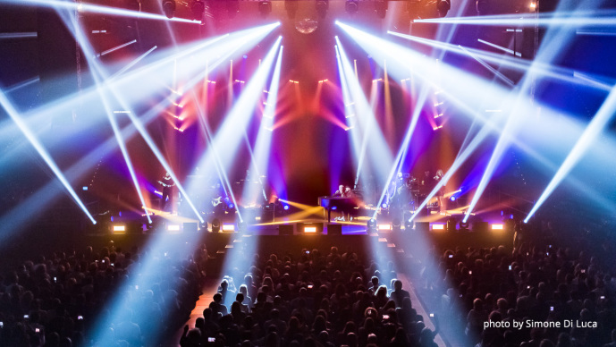 PROLIGHTS AIR6PIX illuminate the “RAF-TOZZI European Tour”