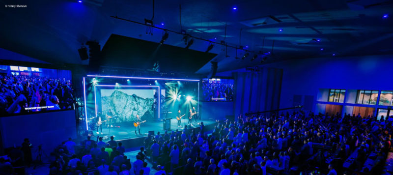 E2i Design Lights Up California Church with New Chroma-Q LED Inspire Lights and Fixtures