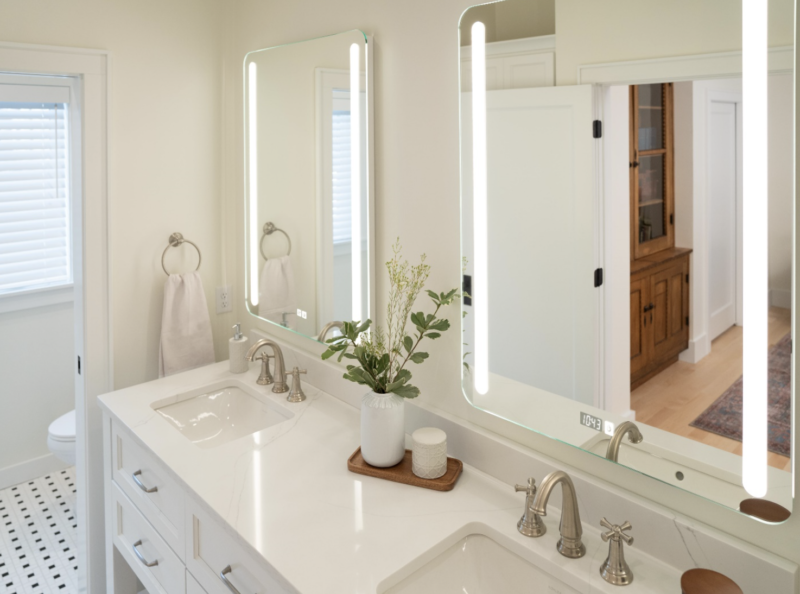 Séura Lighted Mirrors Are Climbing the List of Must-Haves for Luxurious Room Design