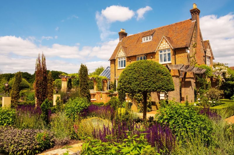 British Countryside Manor Levels Up Outdoor Experience with Control and Audio