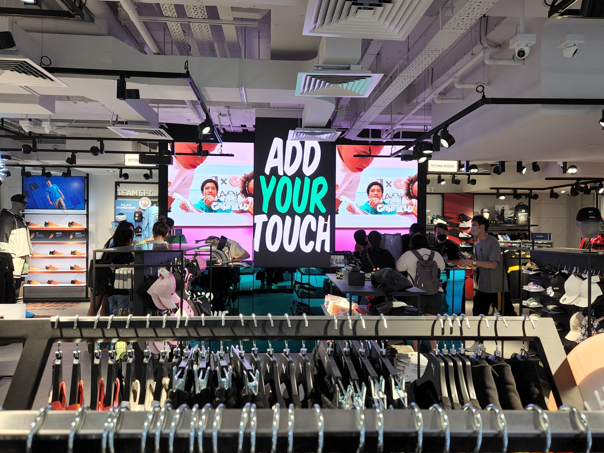 PUMA chose the LUMOS LED display system designed and developed by U.K. based Esprit Digital for its flagship store in Singapore.