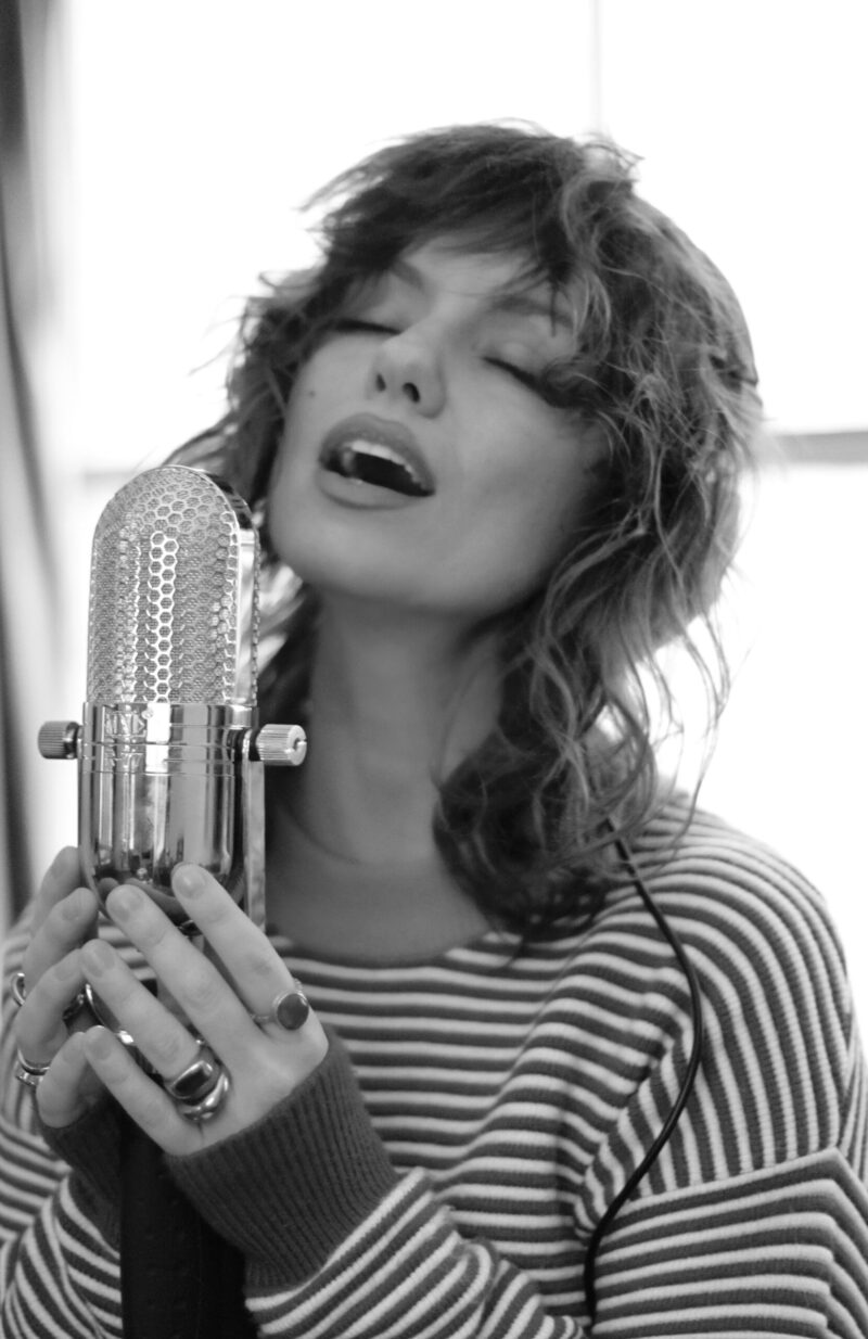 Therese Curatolo Elevates Her Recordings With MXL Microphones