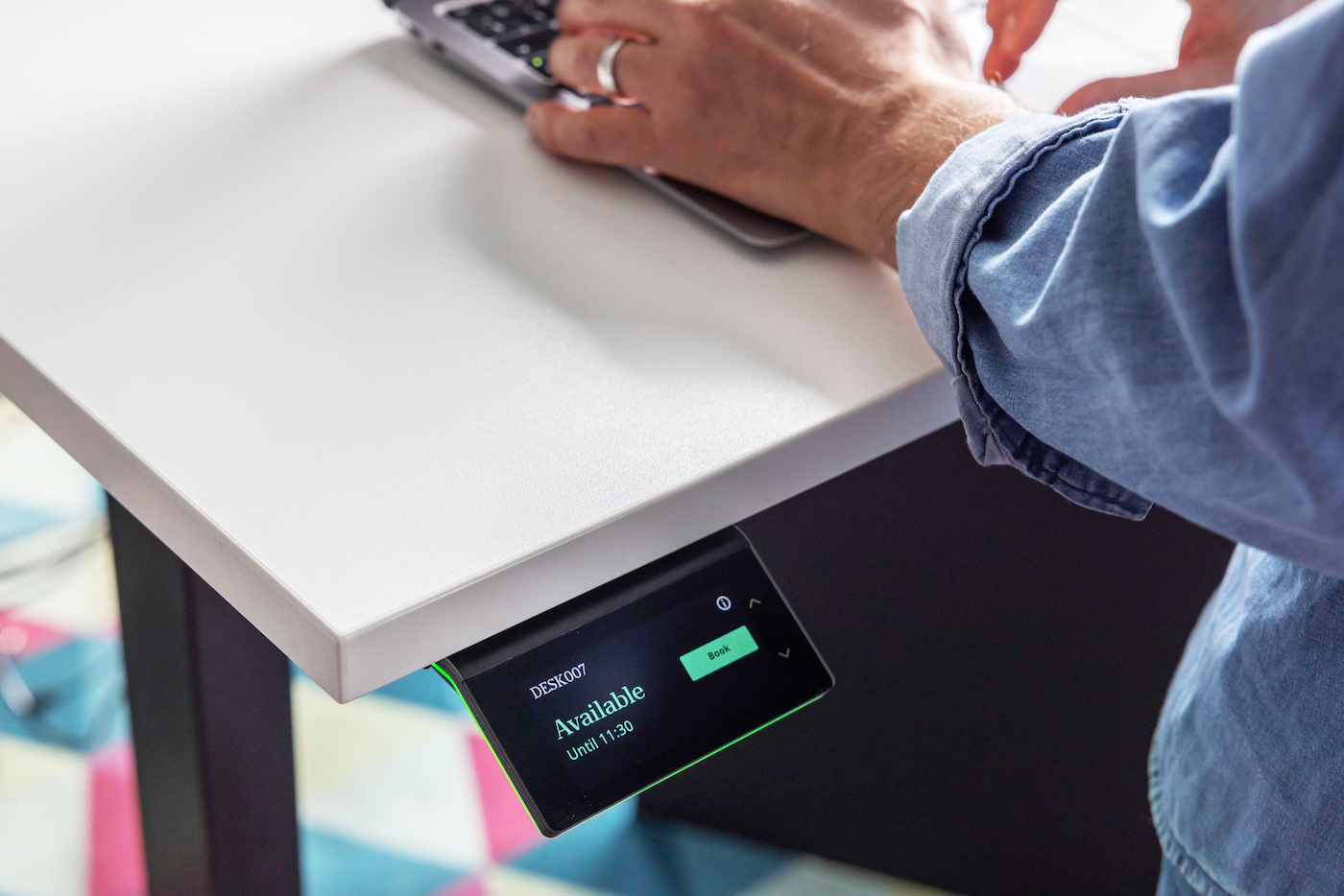 Humly Booking Device Desk Mount CI