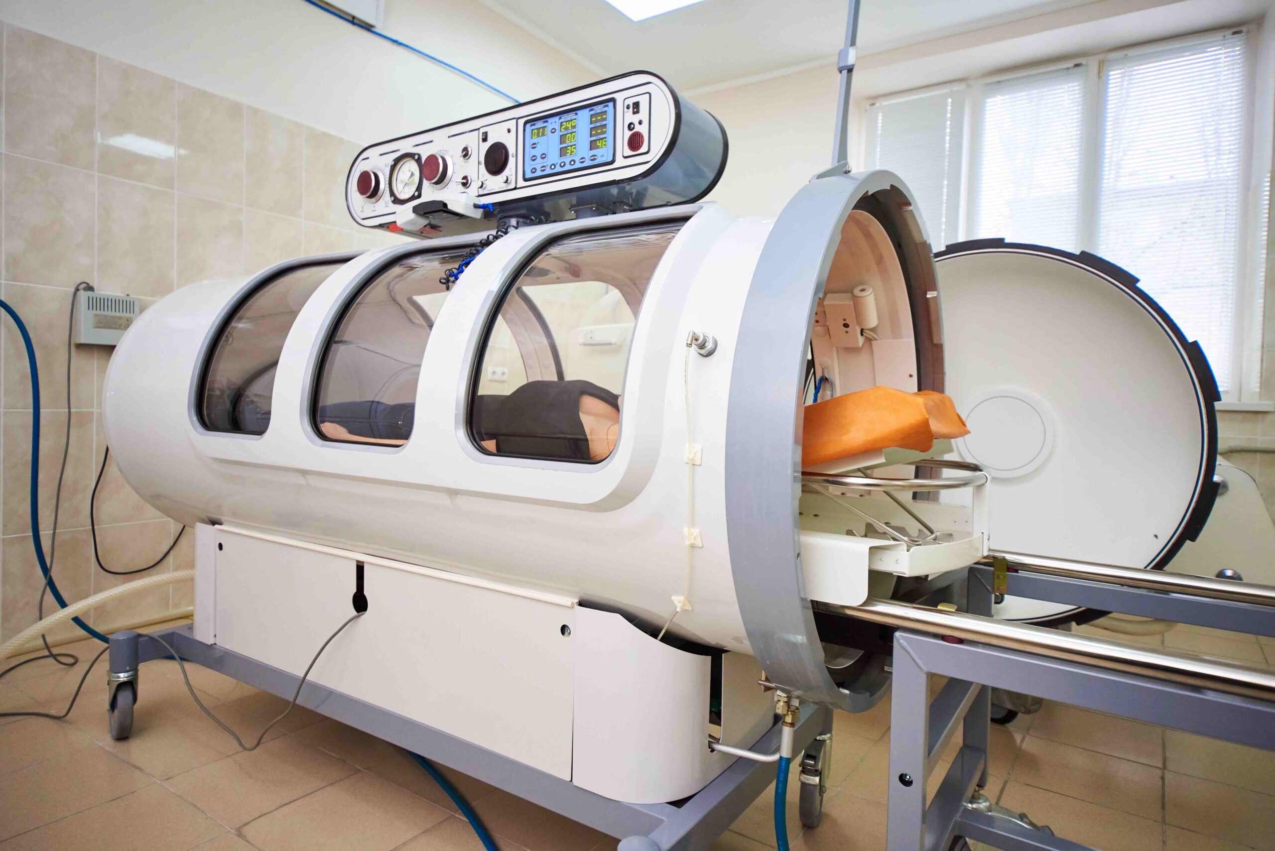 a girl in a black T shirt lies in a hyperbaric chamber, oxygen therapy a girl in a black T shirt lies in a hyperbaric chamber, oxygen therapy