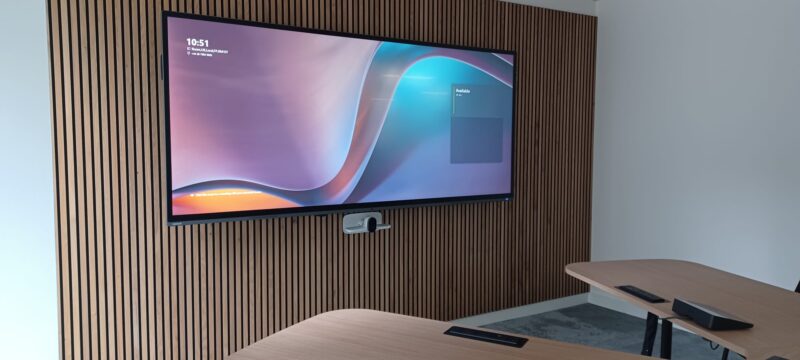 AVM Transforms Mott MacDonald Hybrid Work Spaces with Avocor L Series