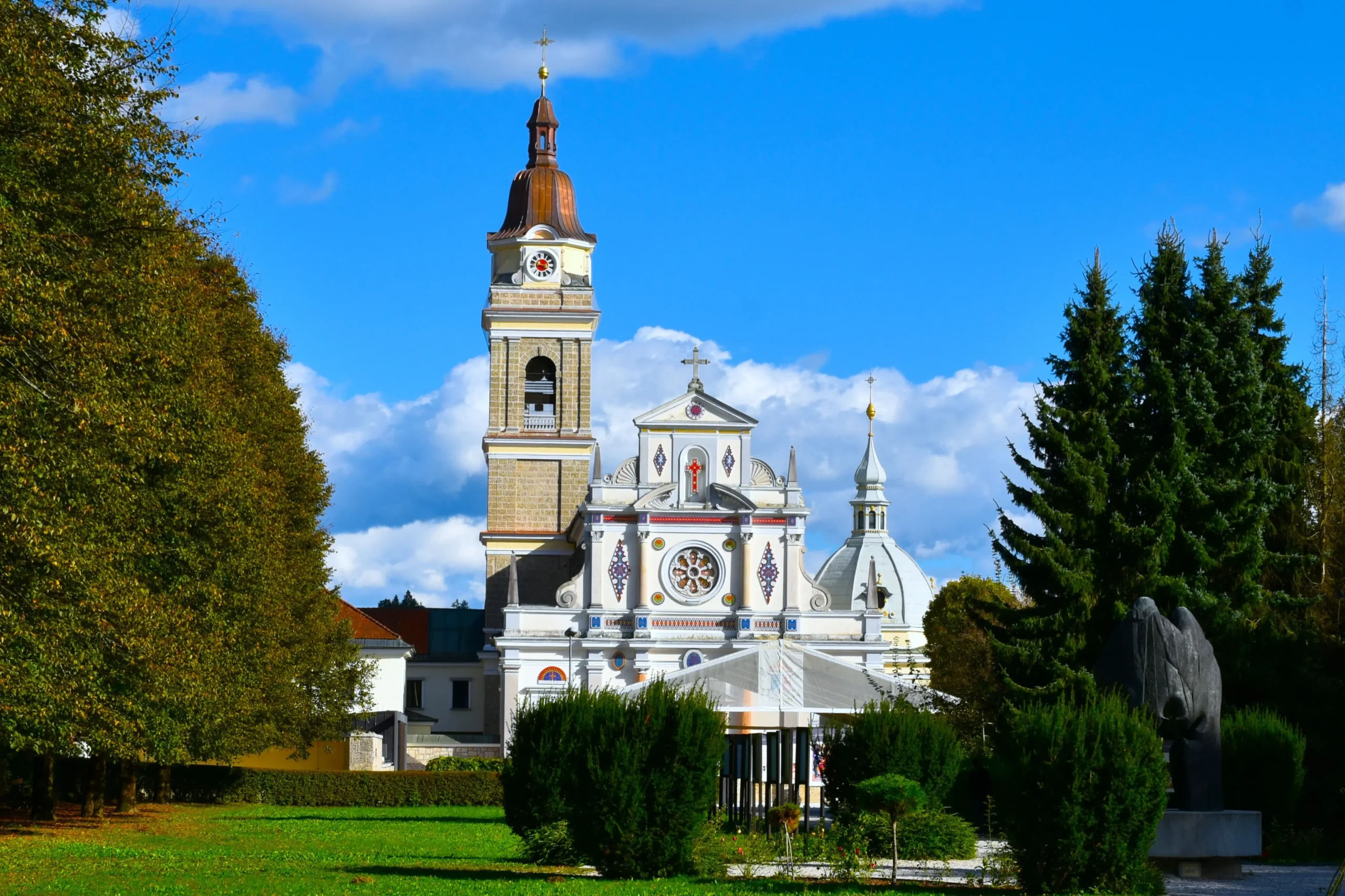 Basilica Brezje Exterior Renkus Heinz (1)