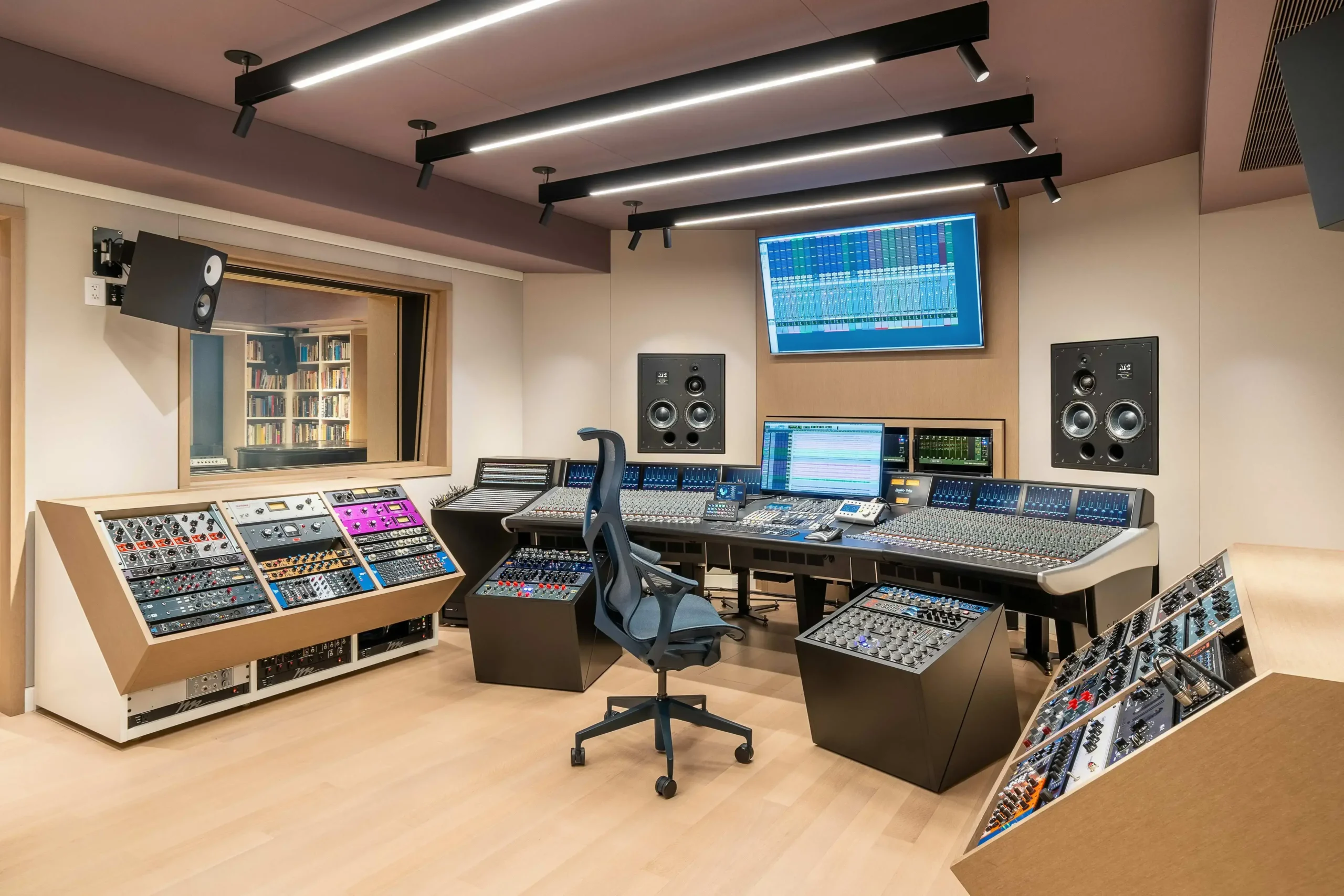 05 Control Room (1) (1) (1) (1)