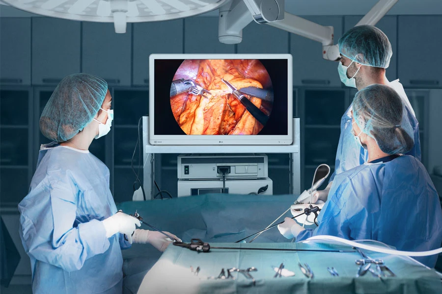 Accordion surgical monitor 32hr734s hero2